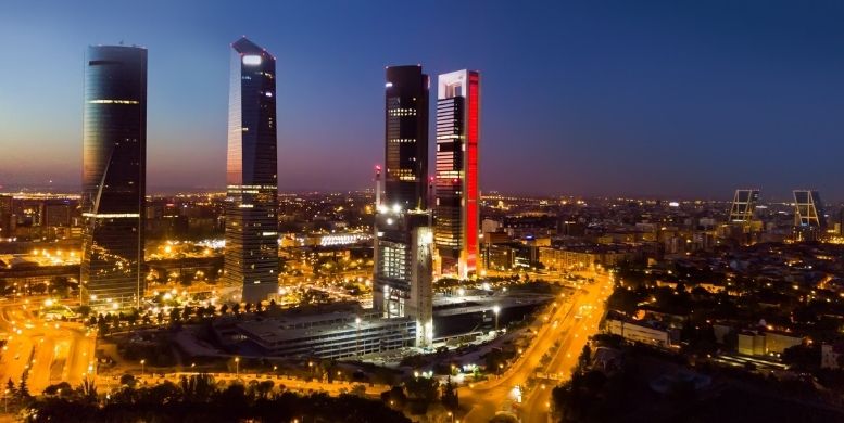 Aitana en Madrid 2026: dónde aparcar cerca de Movistar Arena
